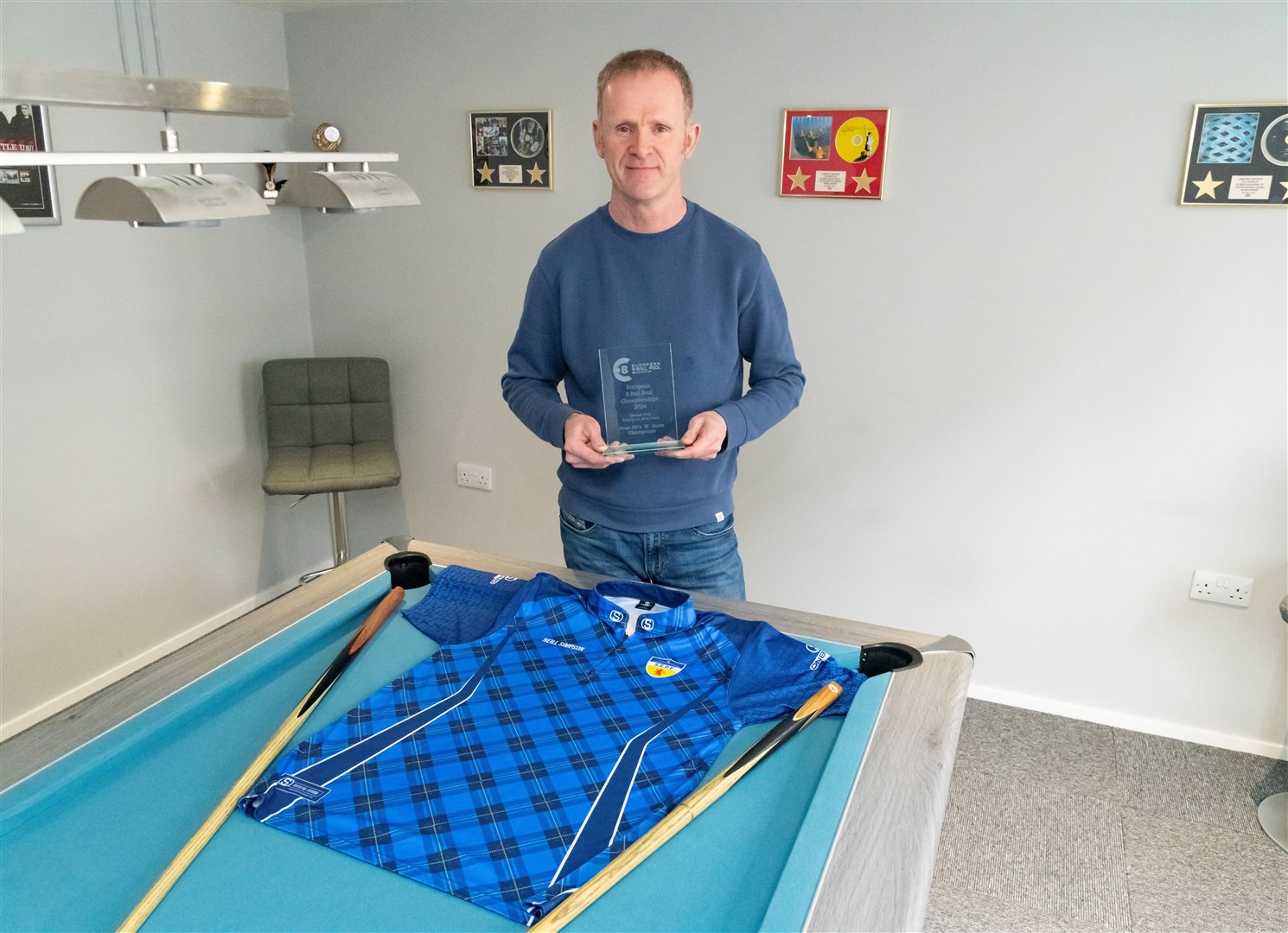 Elgin pool player, Neill Simpson, with the shirt he wore at the competition. Picture: Beth Taylor
