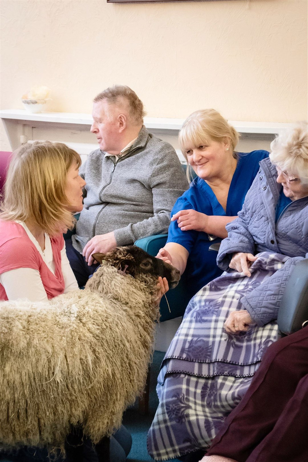The unusual visitor brings joy to the Elgin care home.