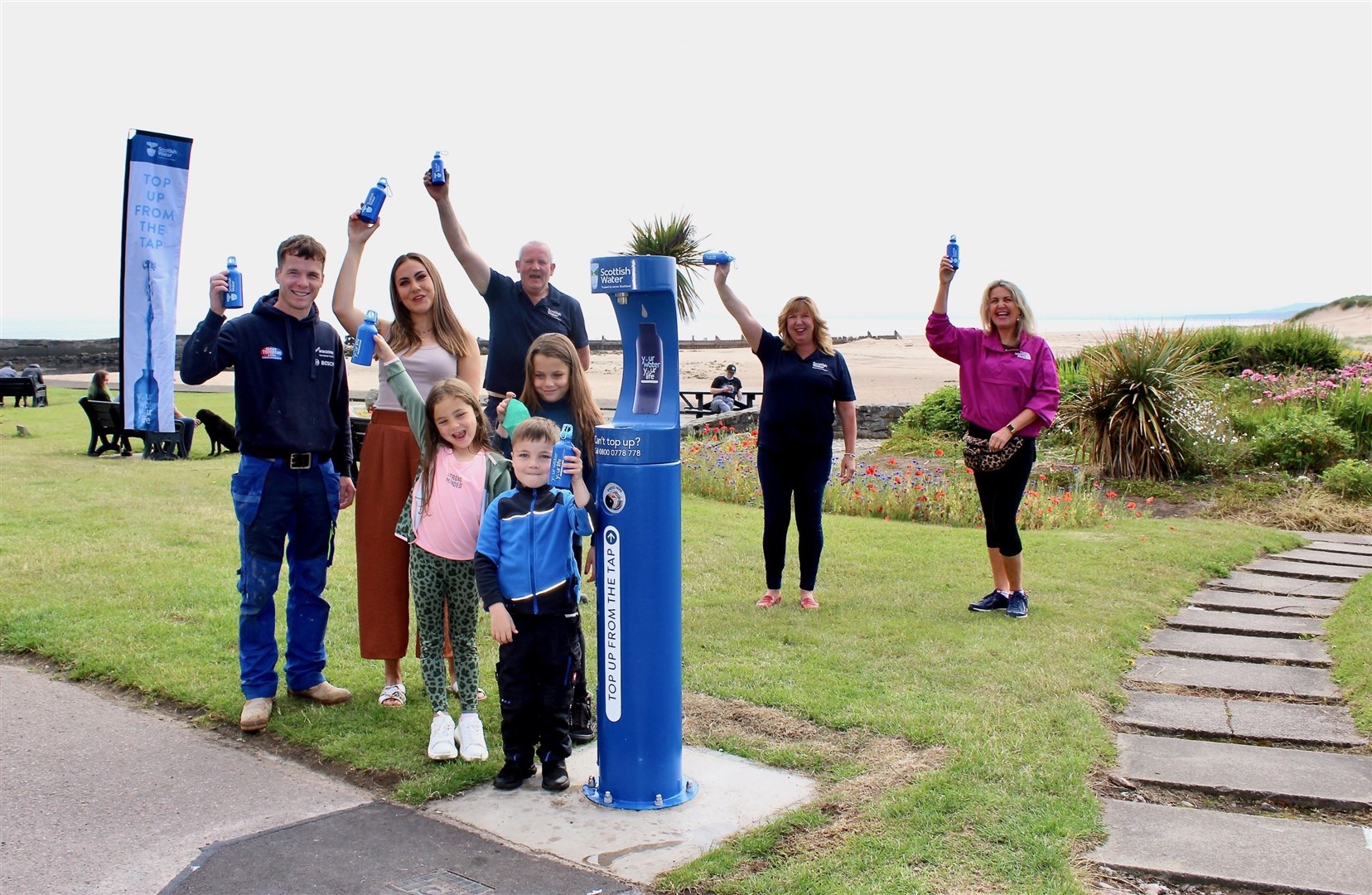 Rico Thompson (6) helping to launch Lossiemouth’s new Top Up Tap alongside his dad Jack, mum Katie and sisters Carmel (10) and Skylar-Rae (7), with Ewan Shand and Elaine Macarthur from Scottish Water’s local team and Carolle Ralph from Lossiemouth Community Council.