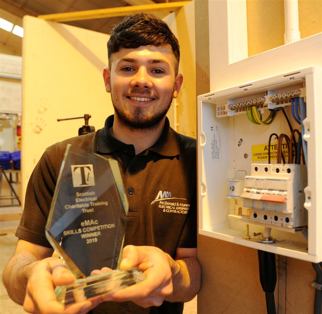 Picture: Eric Cormack. Image No. 044198.Lewis Sim been named top apprentice electrician in Scotland. lewis no. 07510262340.See Alastair...