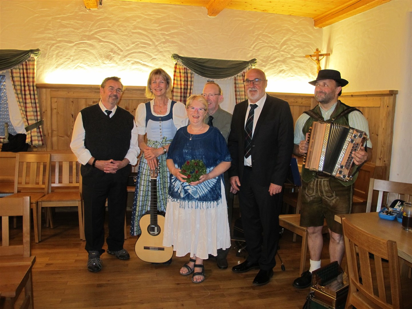 Eileen Duncan at a welcome dinner with Herr Schneck the Mayor of Landshut, the chairman of the Landshut twinning Association Elemer Dobrey and Bavarian traditional musicians.