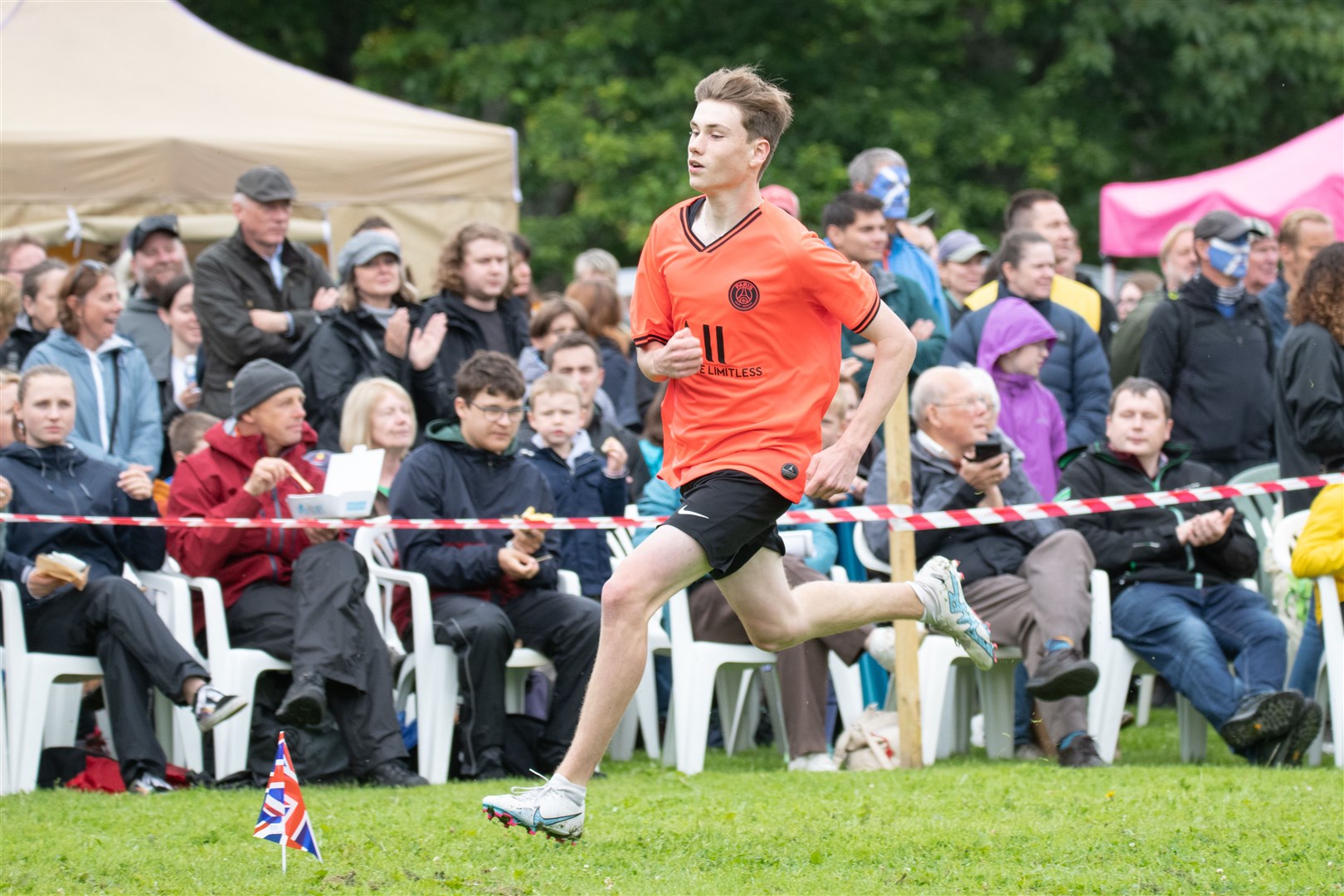 Andrew Lumsden on his way to winning the 200 metres men's race. Picture: Daniel Forsyth