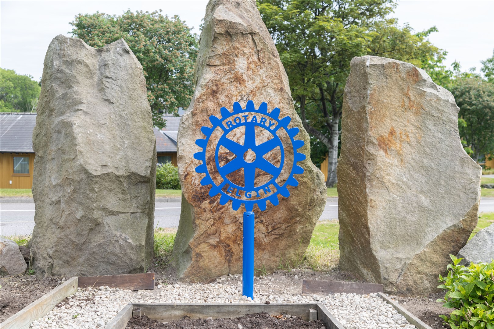 The Elgin Rotary roundel at the flower bed. Picture: Beth Taylor