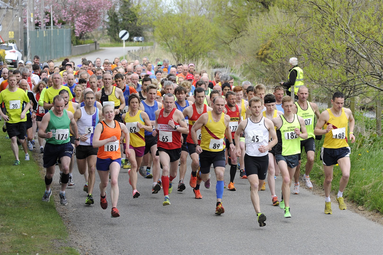 2016 Forres Harriers Benromach 10K Race...Start of the race...Picture: Daniel Forsyth. Image No.033560.