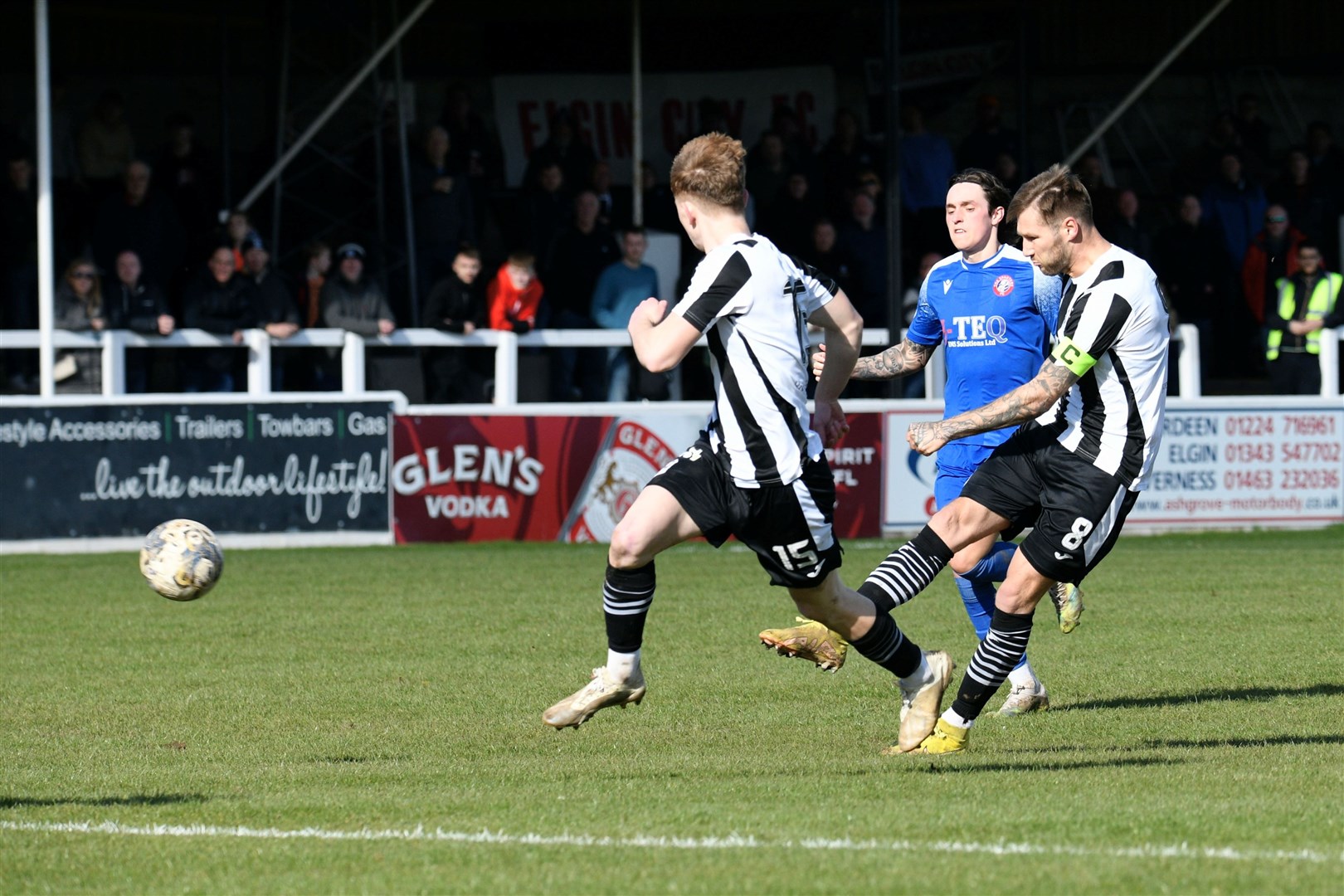 Brian Cameron hammers an effort into the top corner from 22 yards. Picture: Daniel Forsyth