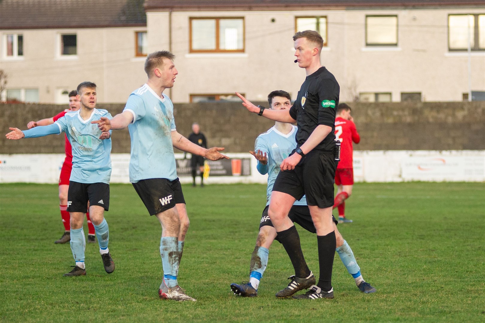 Vale players protest to referee Duncan Nicholson over the penalty decision. Picture: Daniel Forsyth..