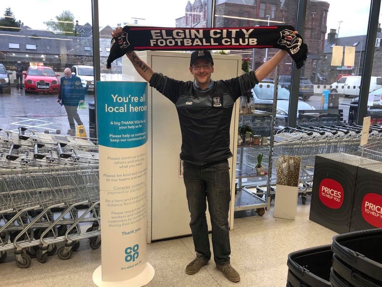 Aberfeldy Co-op manager and Keith ‘loon’ George Mitchell dons the City colours in support of Gavin Price’s Feldy-Roo project