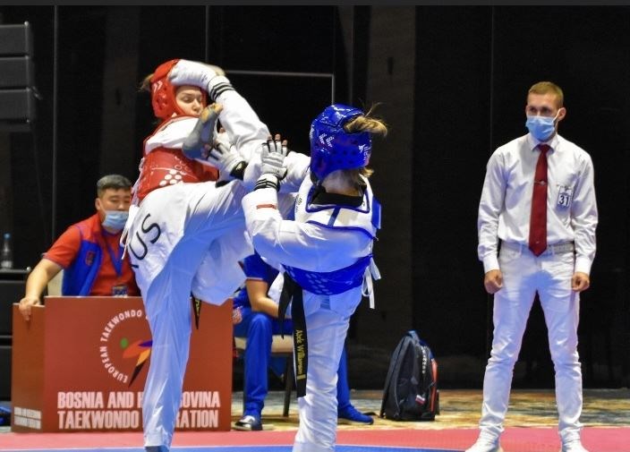 Adele Williamson (right) in action in her European Championshuip semi-final