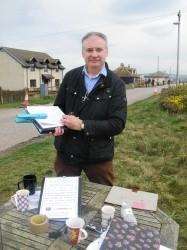 Richard Lochhead signs the petition.