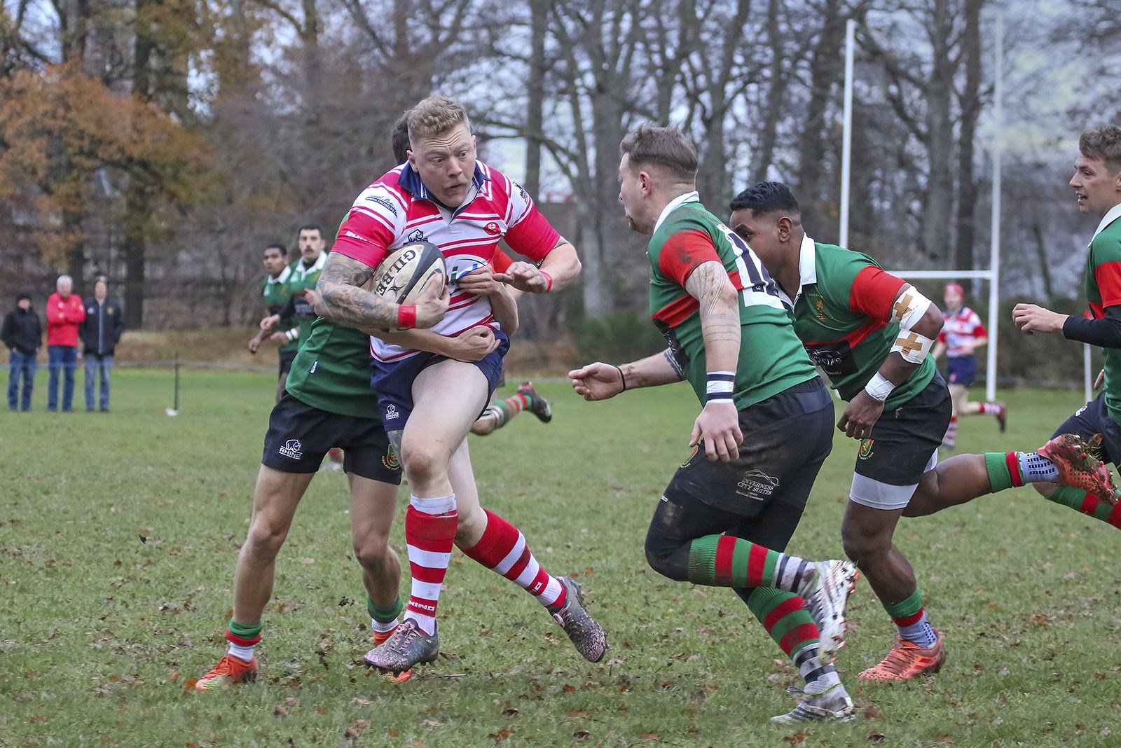 Lewis Scott takes on the defence. Picture: John MacGregor