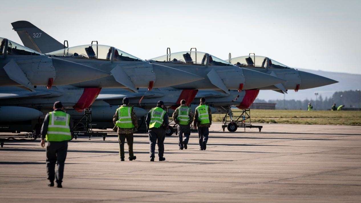 Patru avioane RAF Lozimouth au plecat ieri de la fața locului pentru a participa la misiunea NATO Operațiunea Ploxi, care protejează spațiul aerian din Europa de Est de potențiale amenințări.