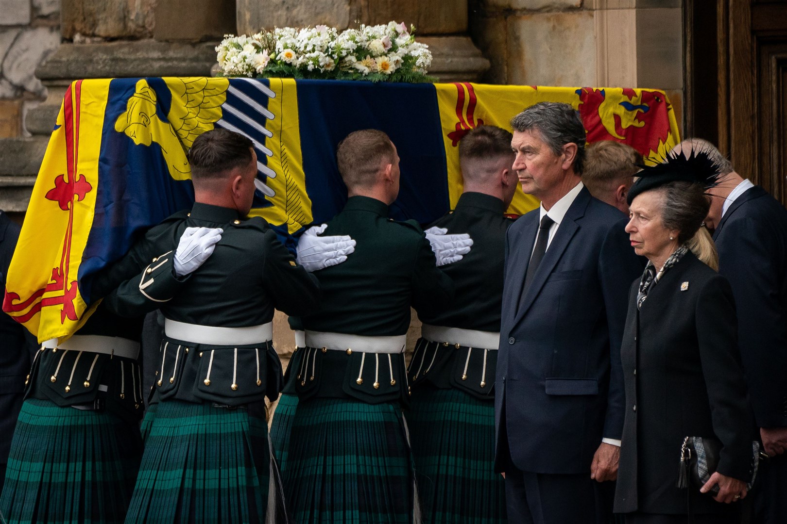 Vice Admiral Timothy Laurence and the Princess Royal stand solemnly as the coffin of Queen Elizabeth II, is carried into the Palace of Holyroodhouse (Aaron Chown/PA)