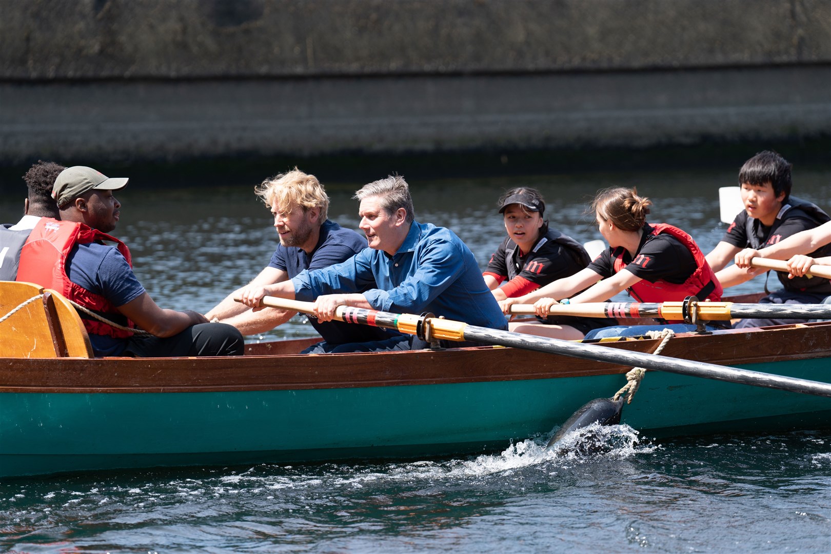 Labour leader Sir Keir Starmer helps to row a boat on the River Lea (Stefan Rousseau/PA)