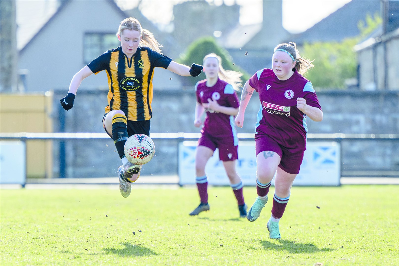 Lucy Taylor takes control of the ball. Picture: Davie Henderson