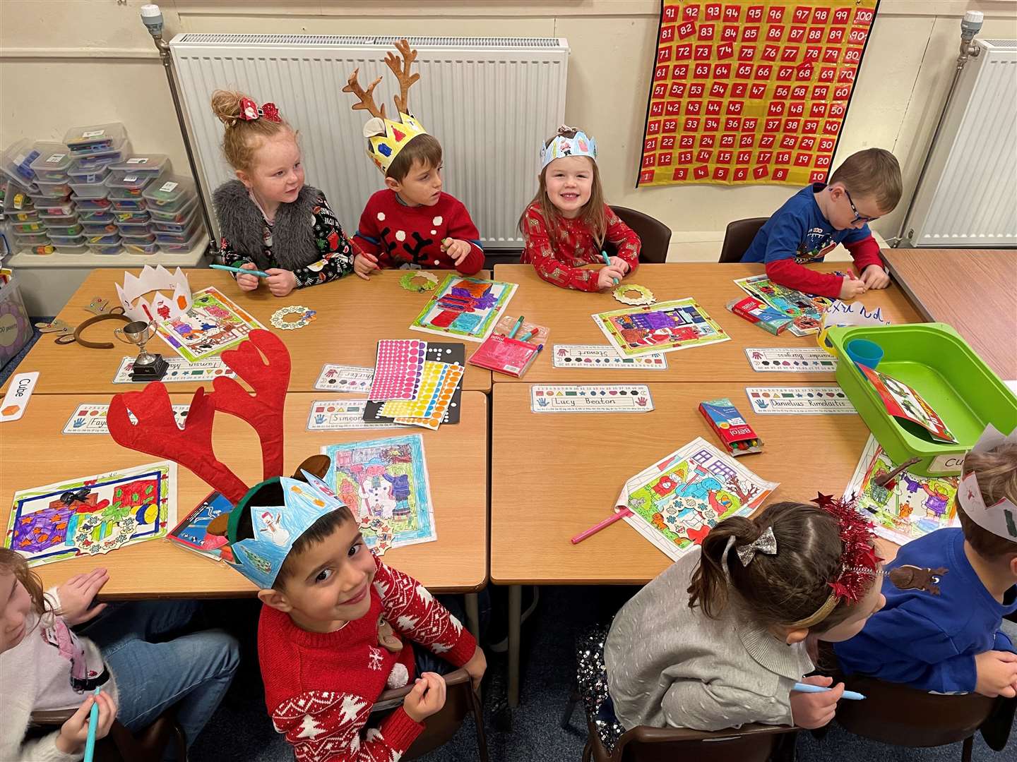 These P1W pupils get stuck in to a spot of colouring.