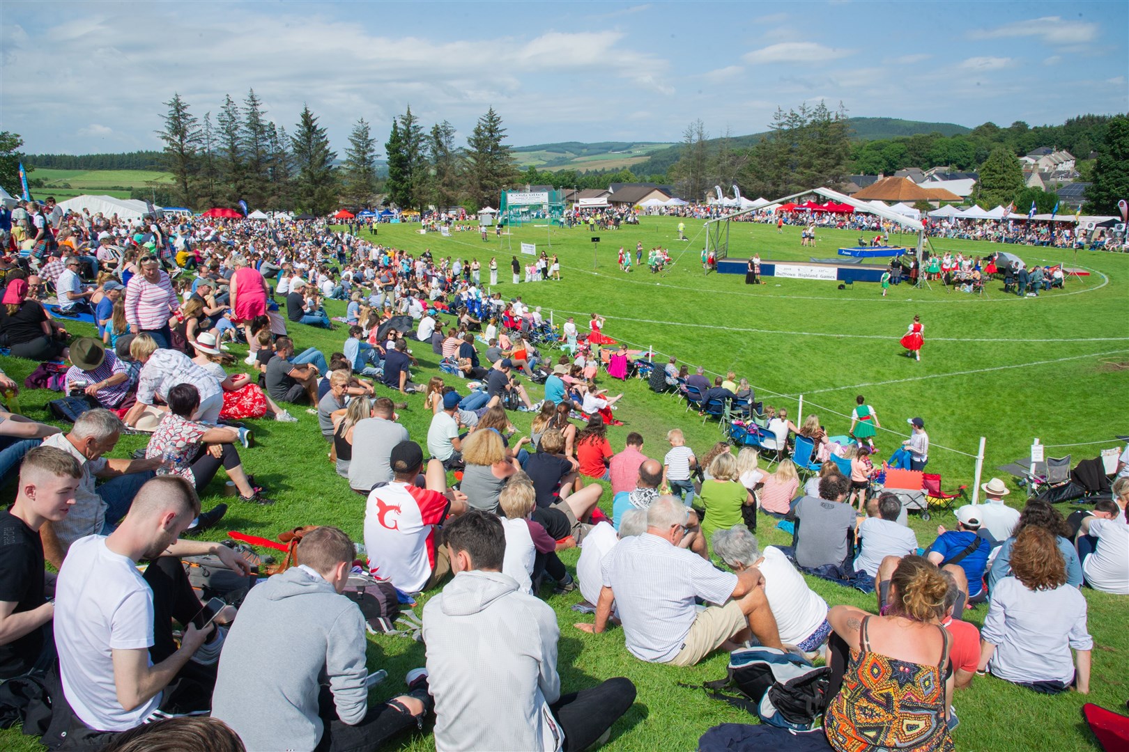 The Mortlach school field is packed as the sun shines on the Dufftown Highland Games. All pictures: Daniel Forsyth. Image No.044535.