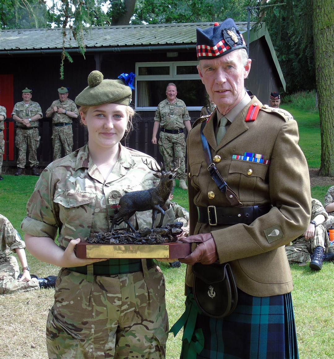 CSgt Ogilvie (left) recieving the Champion Company Trophy 'Hector' by the Battaloon's Commandment Col Iain Cassidy.