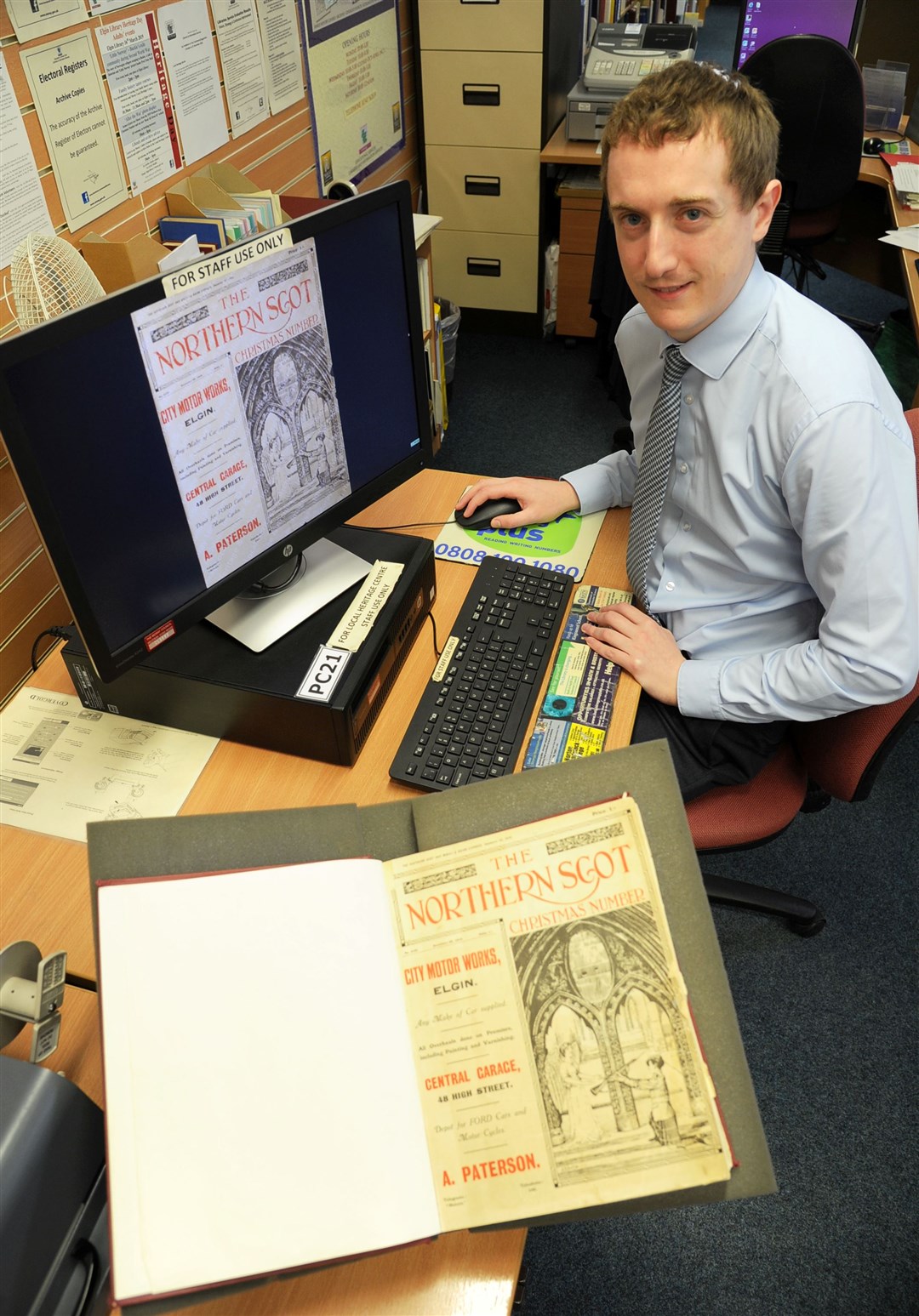 Elgin Library Heritage Officer Scott Reid digitising old Christmas Numbers from Wold War 1.Picture: Eric Cormack. Image No. (043463).