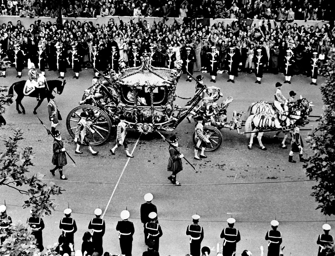 The coach carrying The Queen and Duke of Edinburgh on her coronation day in 1953 (PA)
