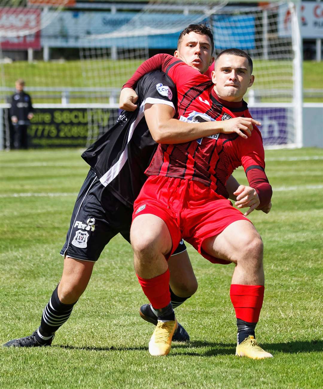 Jake Dolzanski gets to grips with Fraserburgh's Scott Barbour. Picture: Bob Crombie