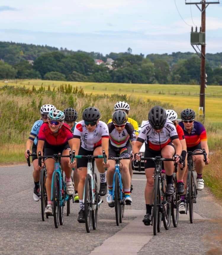 The front bunch in the ladies Taster race (Photo: Gemma Drew Photography)