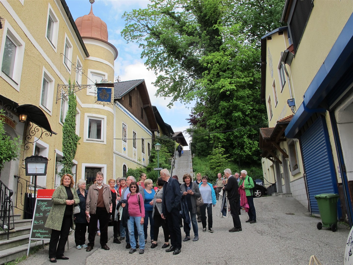 After lunch at the Brauwirtshaus in Ried im Innkreis and before a guided tour of the town.