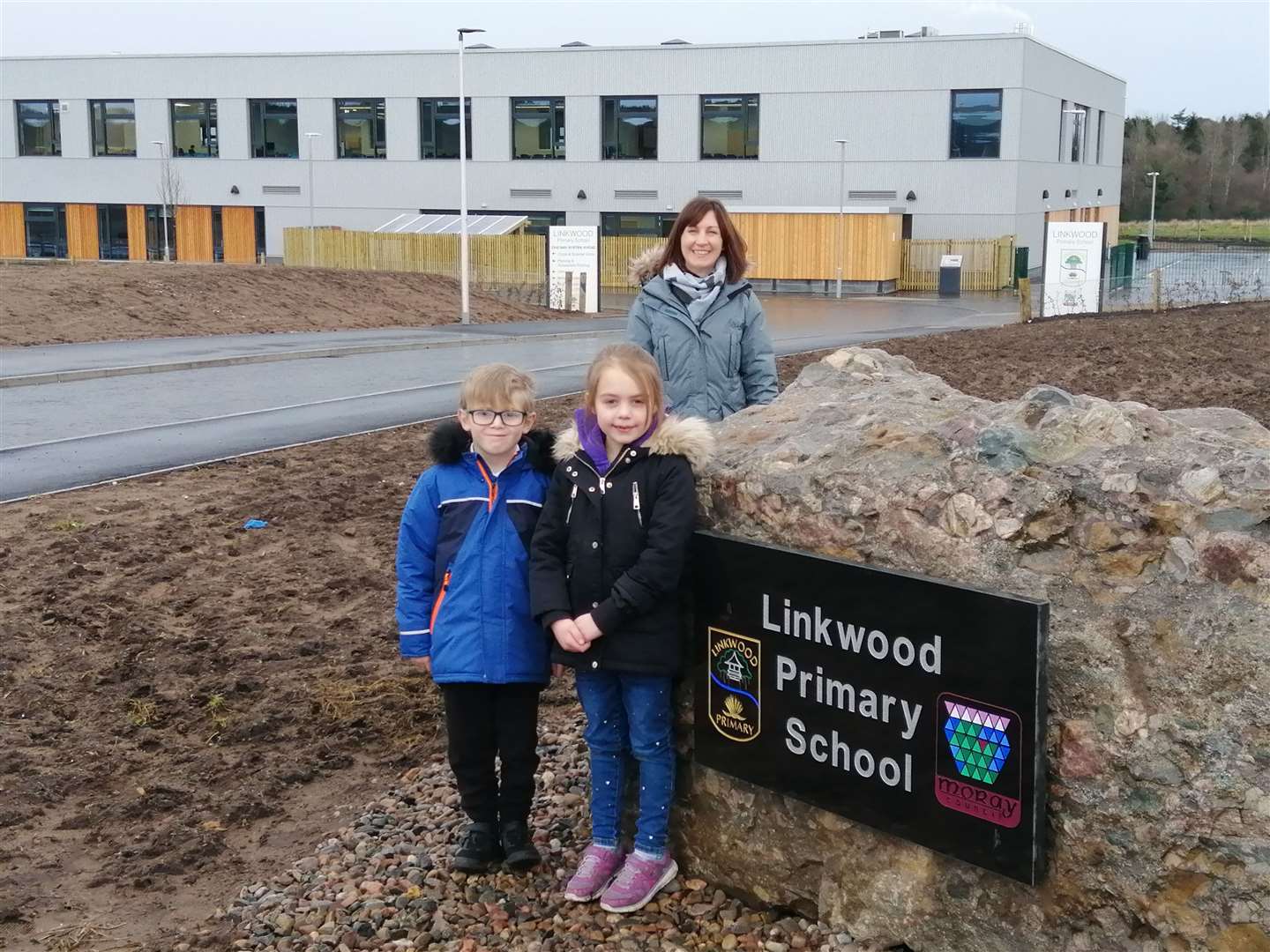 Linkwood Primary School was opened this morning. Head teacher Fiona Stevenson is pictured here with P3 pupil William Forbes and P2 pupil Louise Buchan.
