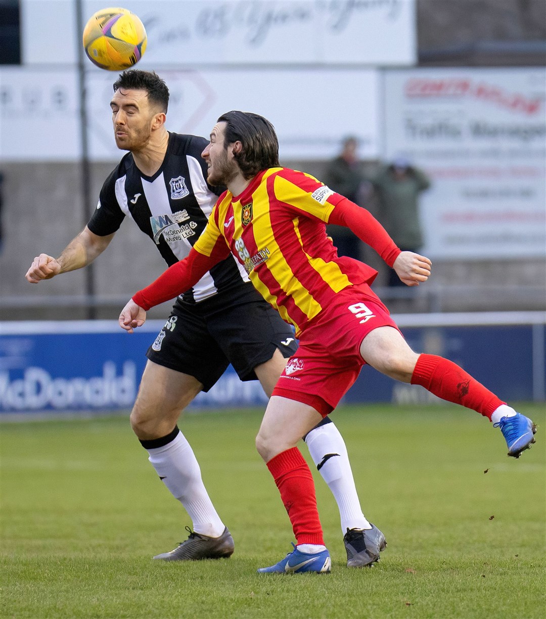 Ross Draper in action against Albion Rovers. Photo: Bob Crombie