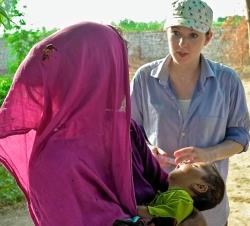 Hannah Campbell chats to a Pakistani woman with her child