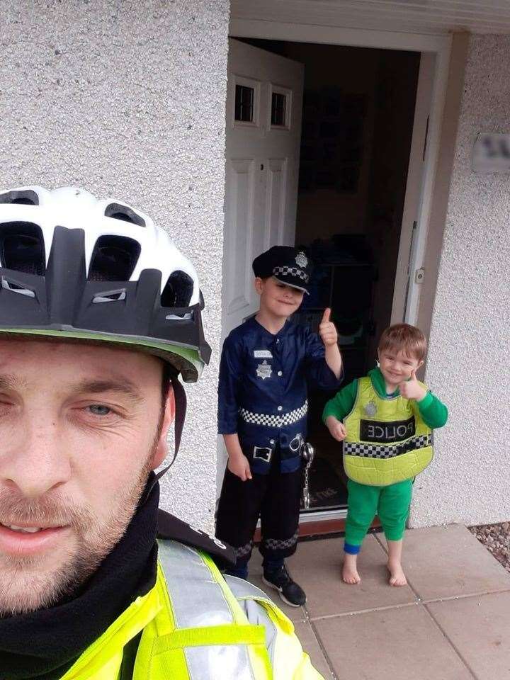 PC Jamie Dey out and about during lockdown meeting some local youngsters.