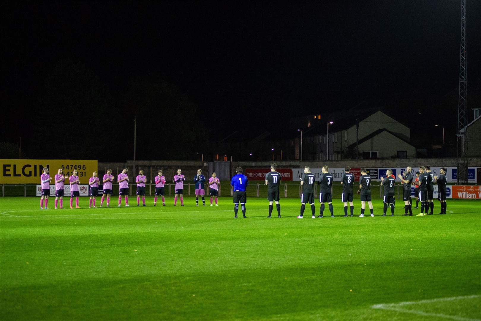A pre-match moment of applause to celebrate the lives of Martin Scott and Charlie Tull. Picture: Daniel Forsyth..