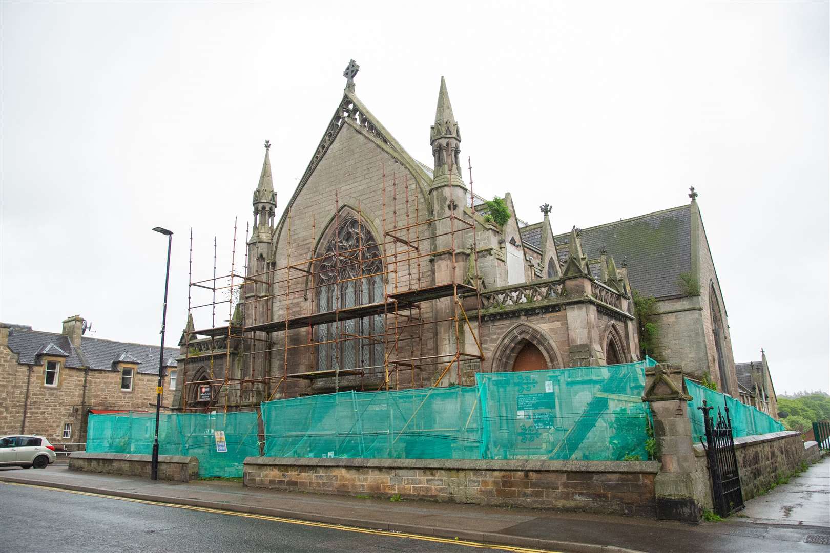 The area around the bottom of Castlehill Church in Forres has been fenced off due to the threat of falling masonary from the church's spire...Picture: Daniel Forsyth..