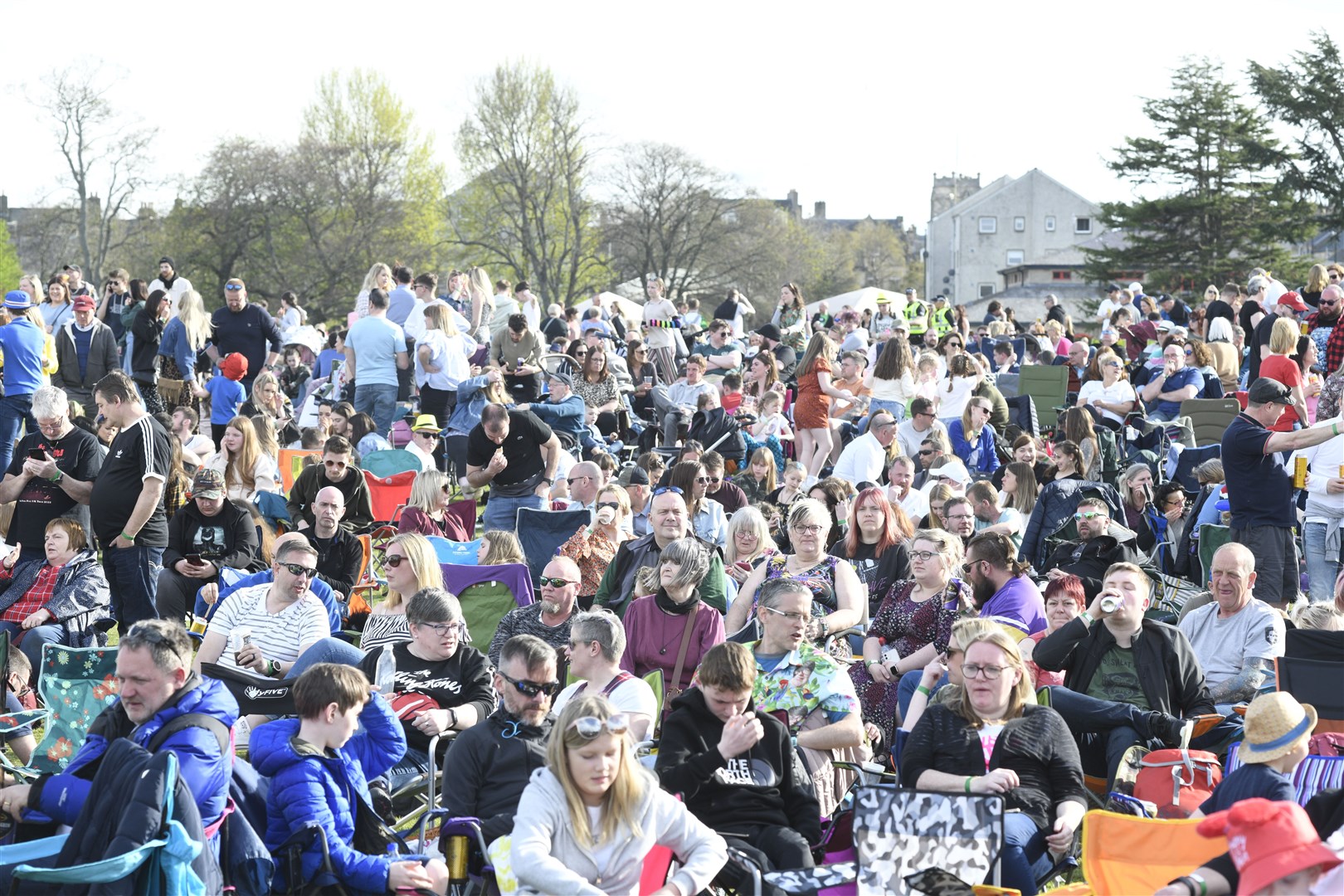 MacMoray Easter Festival Crowds come out to enjoy Elgin's sellout