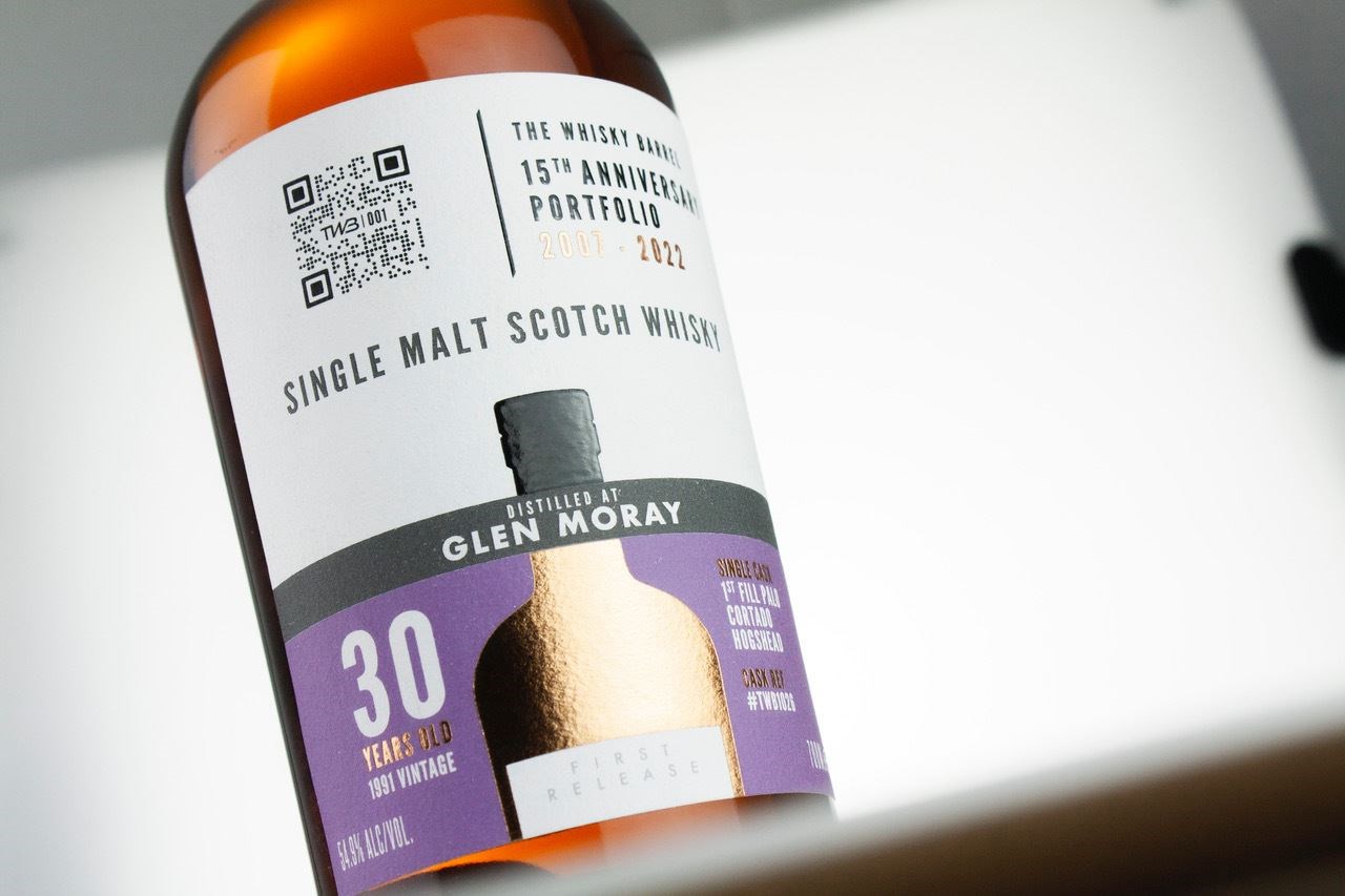 The Whisky Barrel's 30-year-old Glen Elgin with its digital certificate of authenticity.