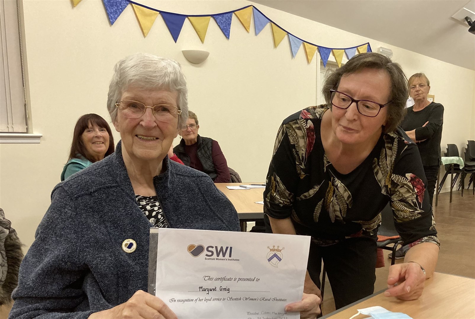 Margaret Greig with the long service certificate. Picture: Arradoul SWI