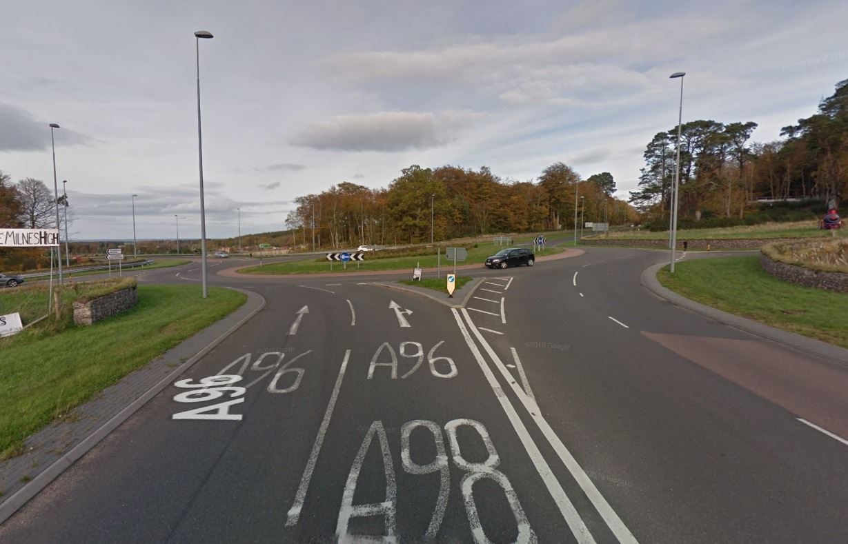 The road markings on approach to the roundabout from the Keith side.