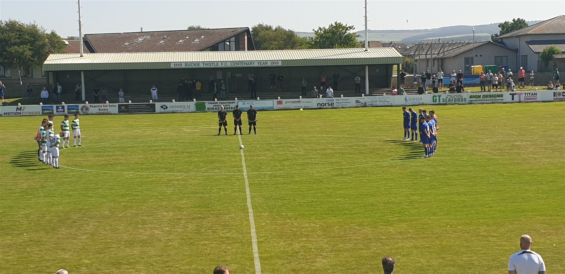 A minute's silence befor the game.