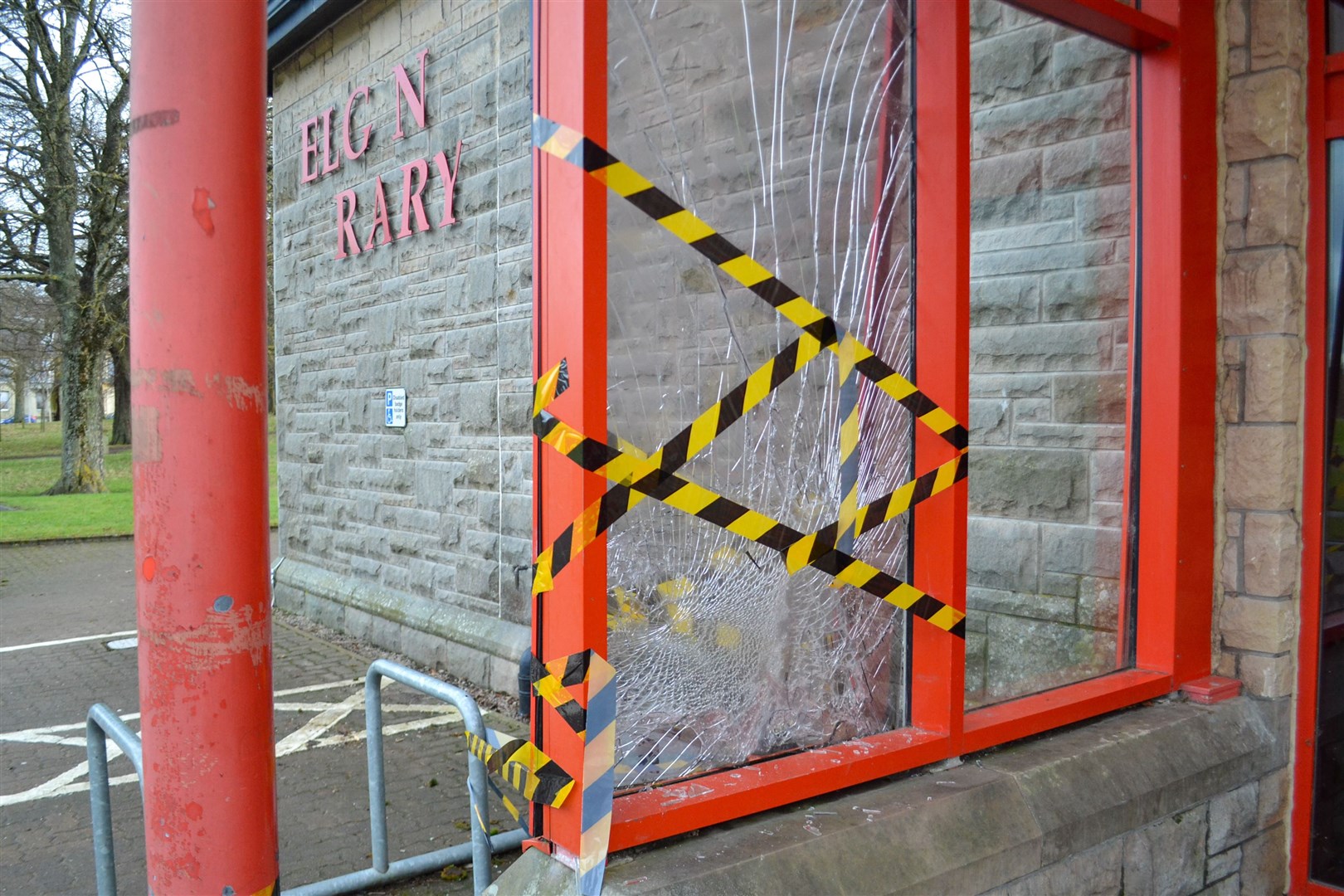 The glass outside the entrance to Elgin Library has been vandalised. Picture: Tyler McNeil